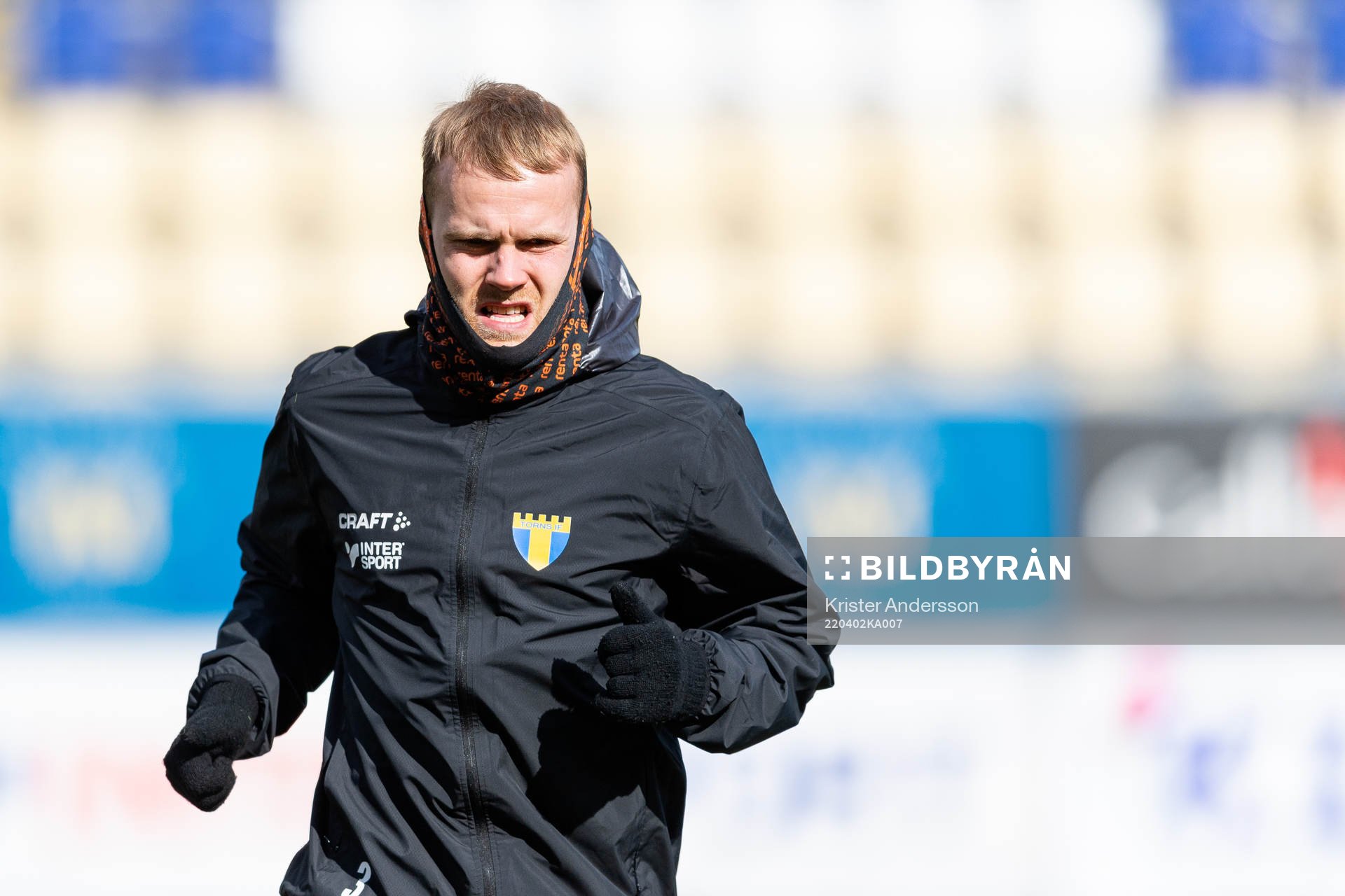 Torns Adam Olofsson före fotbollsmatchen i Ettan södra