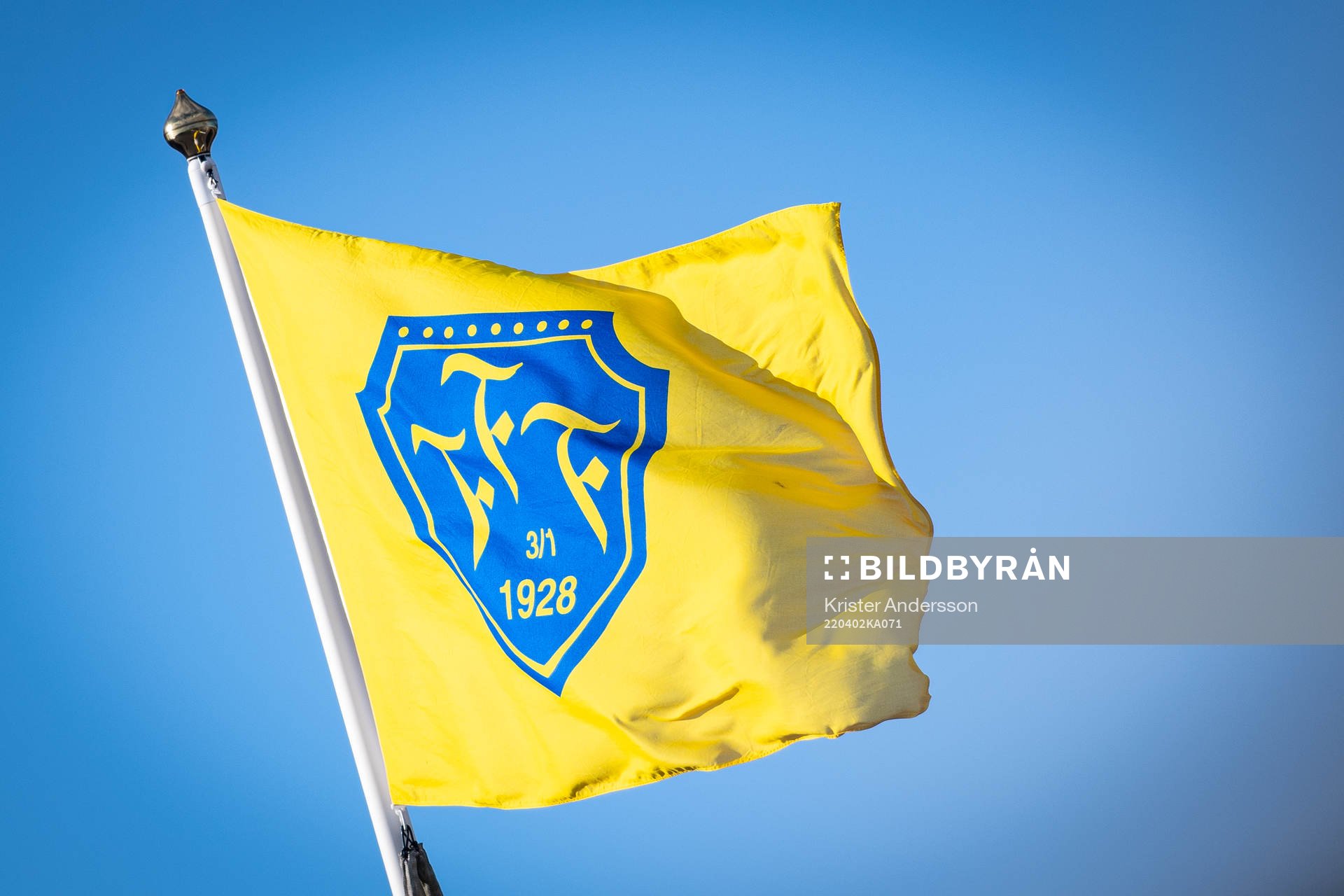 Falkenbergs flagga under fotbollsmatchen i Ettan södra mellan Falkenberg och Torn den 2 april 2022 i Falkenberg. 