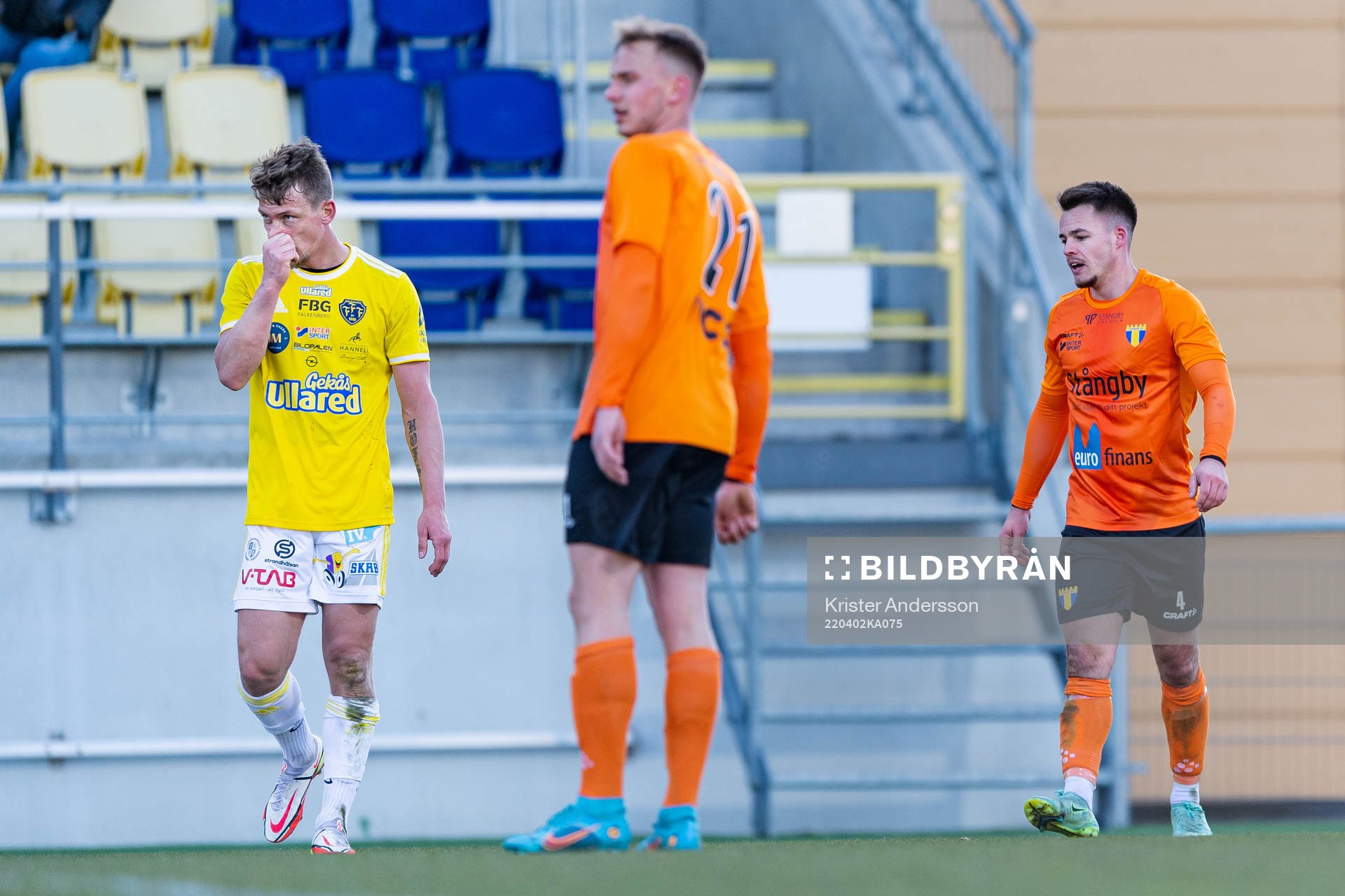 Falkenbergs Robin Hofsö och Torns Kevin Robért