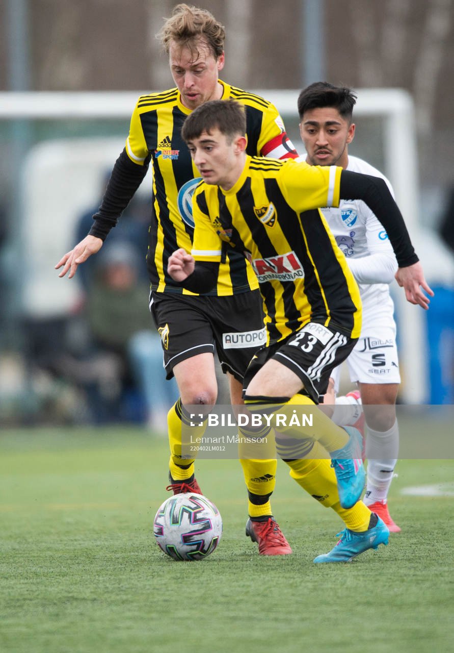 IFK Hässleholms Robin Strömberg och Armin Culum i matchen