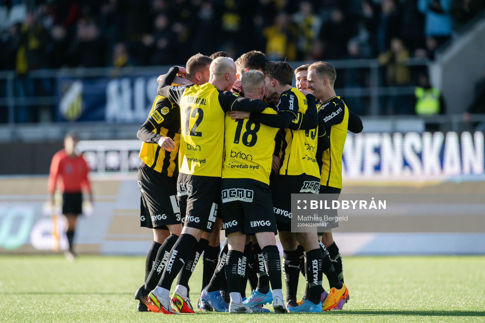 Häckens spelare jublar