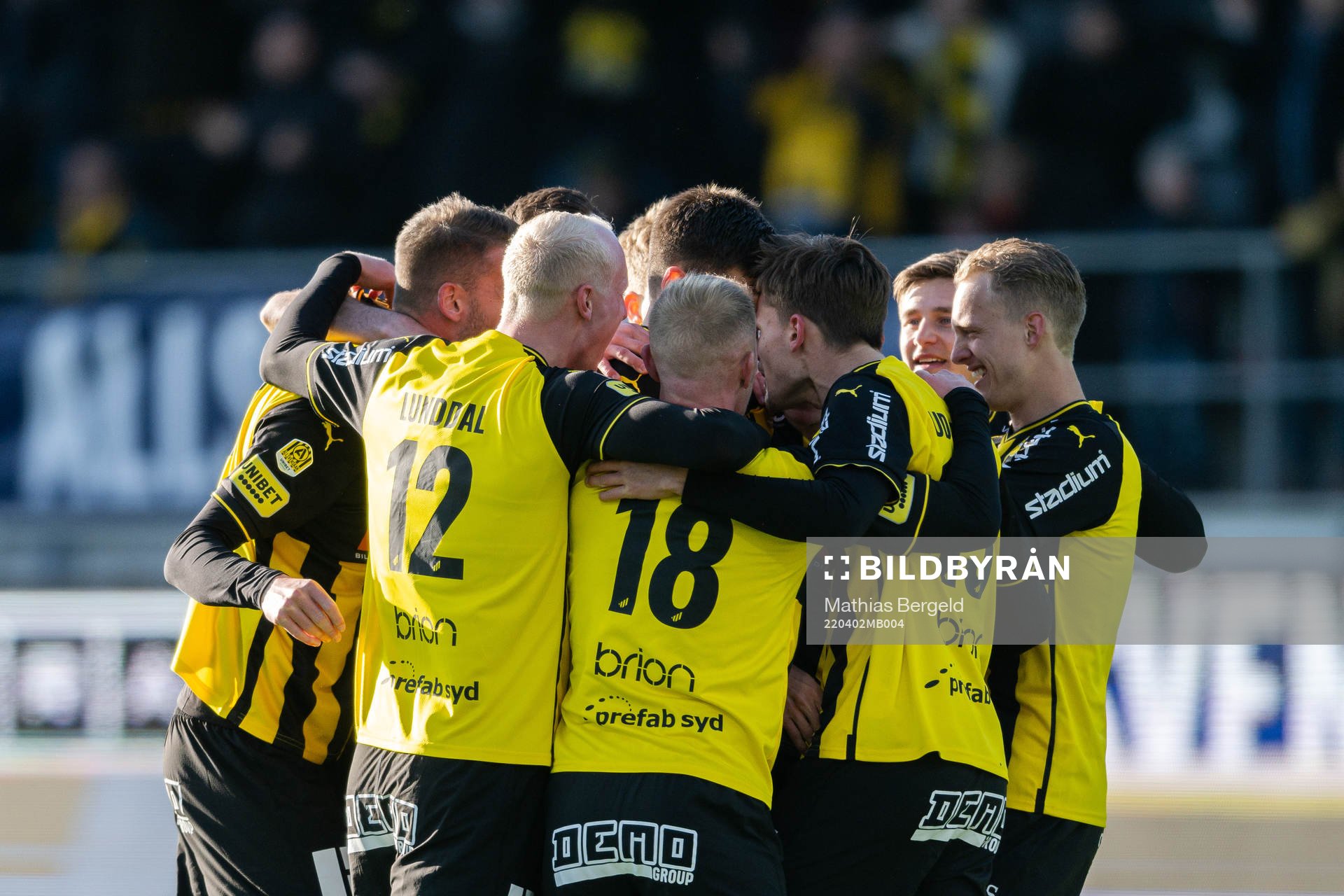 Häckens spelare jublar