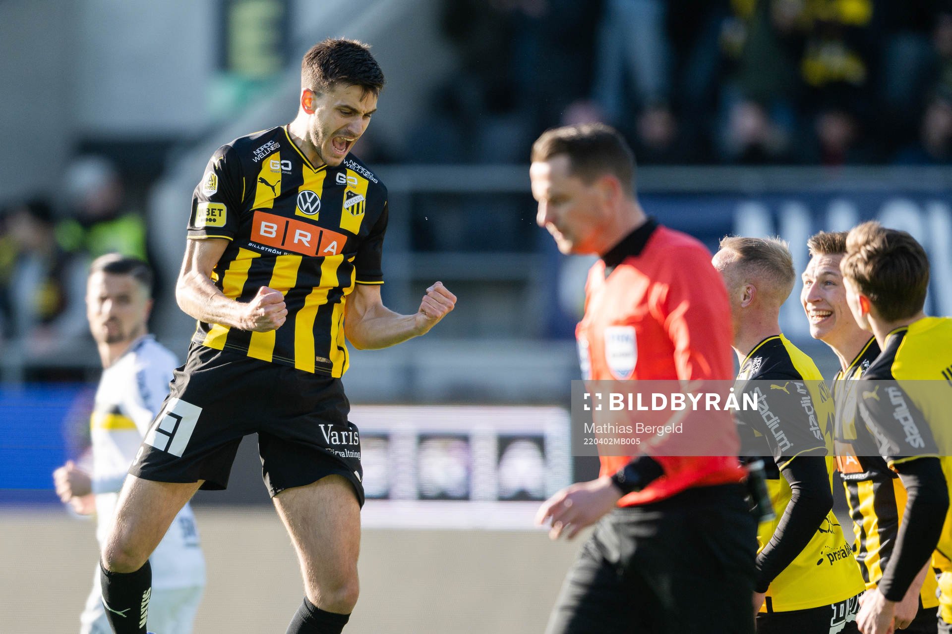 Häckens Alexander Jeremejeff jublar