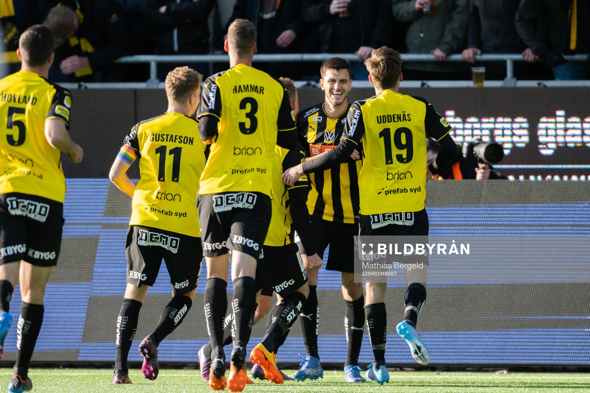 Häckens Alexander Jeremejeff jublar efter 2-0 under fotbollsmatchen i Allsvenskan mellan Häcken och AIK den 2 april 2022 i Göteborg. 