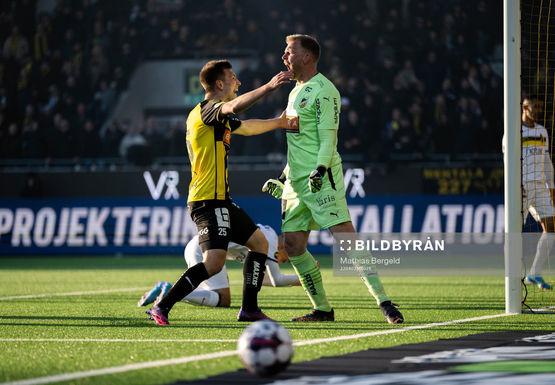 Häckens Kristoffer Lund Hansen och målvakt Peter
