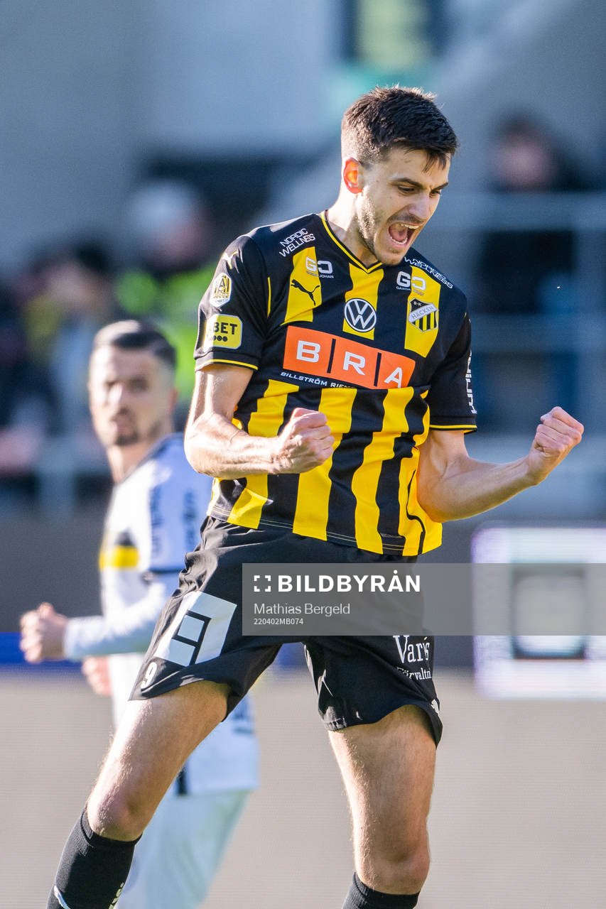 Häckens Alexander Jeremejeff jublar
