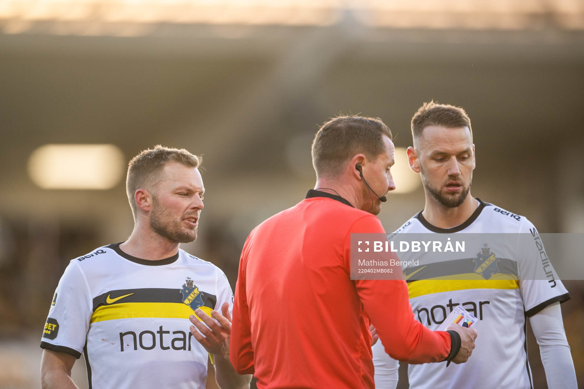 s Sebastian Larsson och Alexander Milosevic i diskussion