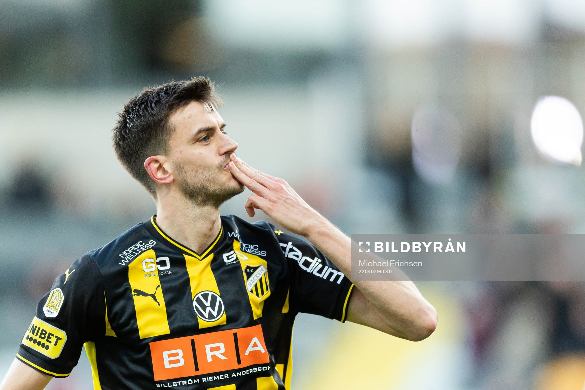 Häckens Alexander Jeremejeff jublar