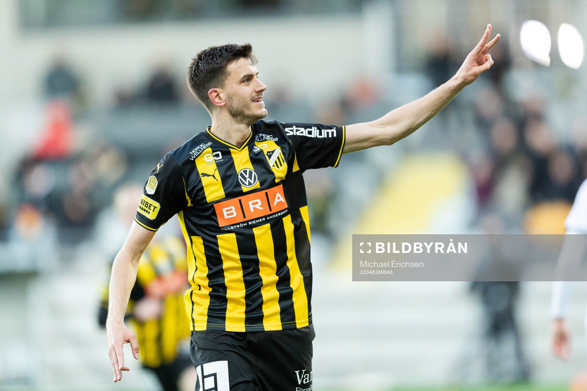 Häckens Alexander Jeremejeff jublar efter 4-1 under fotbollsmatchen i Allsvenskan mellan Häcken och AIK den 2 april 2022 i Göteborg. 