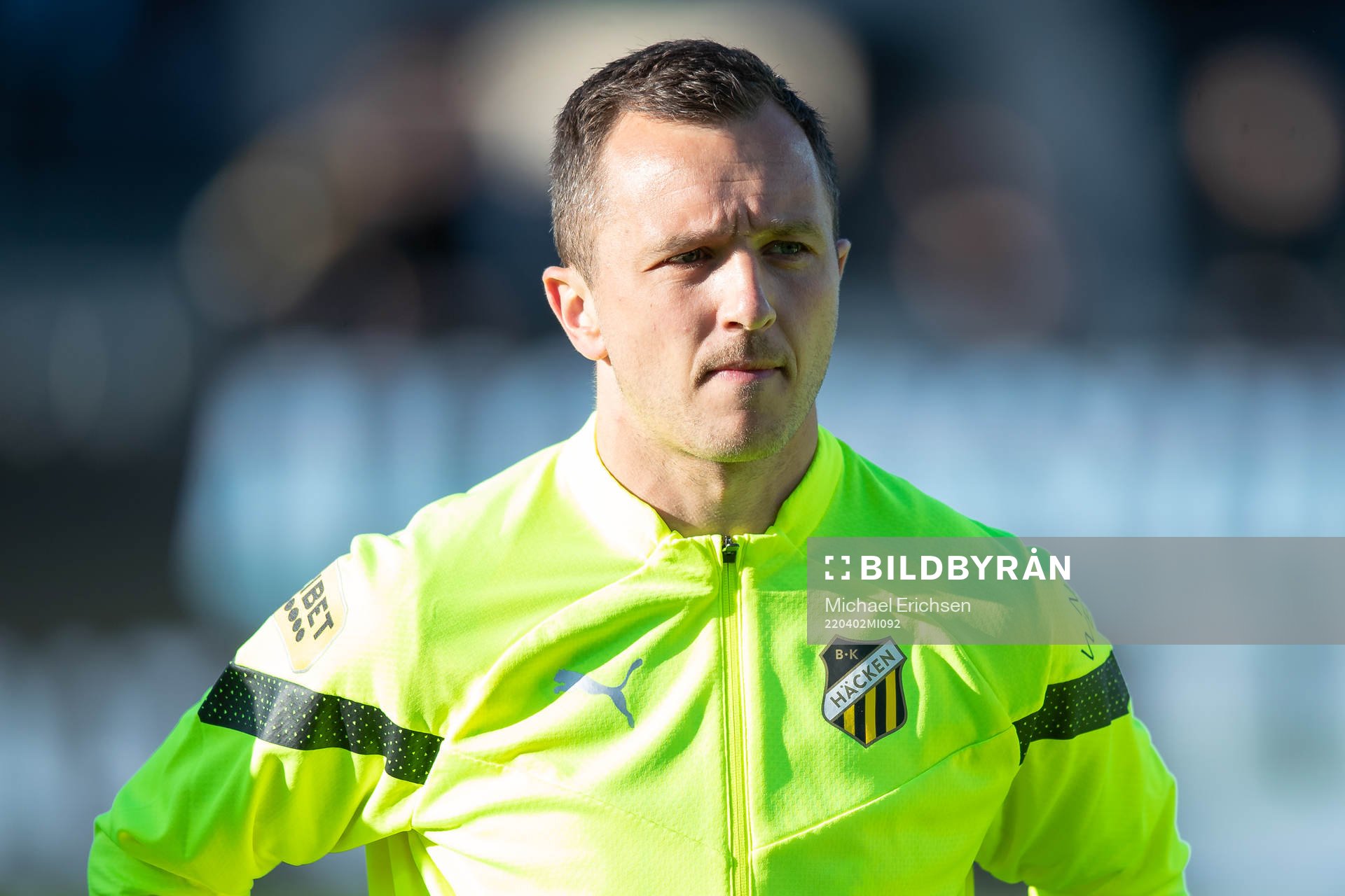 Häckens Even Hovland på line up innan fotbollsmatchen i