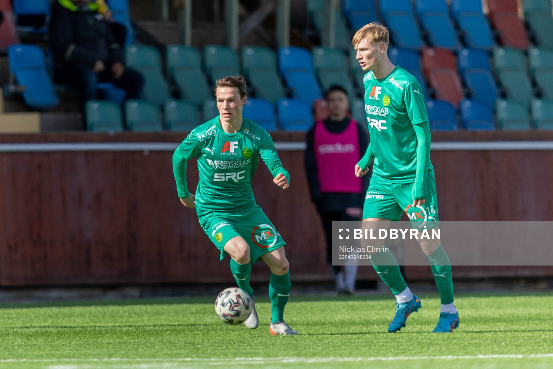 Olympics Axel Sjöberg och Henrik Norrby under fotbollsmatchen i Ettan södra mellan Qviding och BK Olympic den 2 april 2022 i Göteborg.