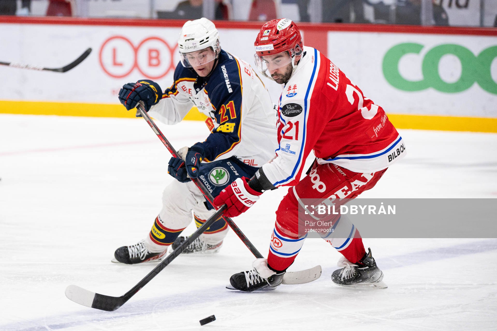 Djurgårdens Filip Cederqvist och Timrås Joey LaLeggia
