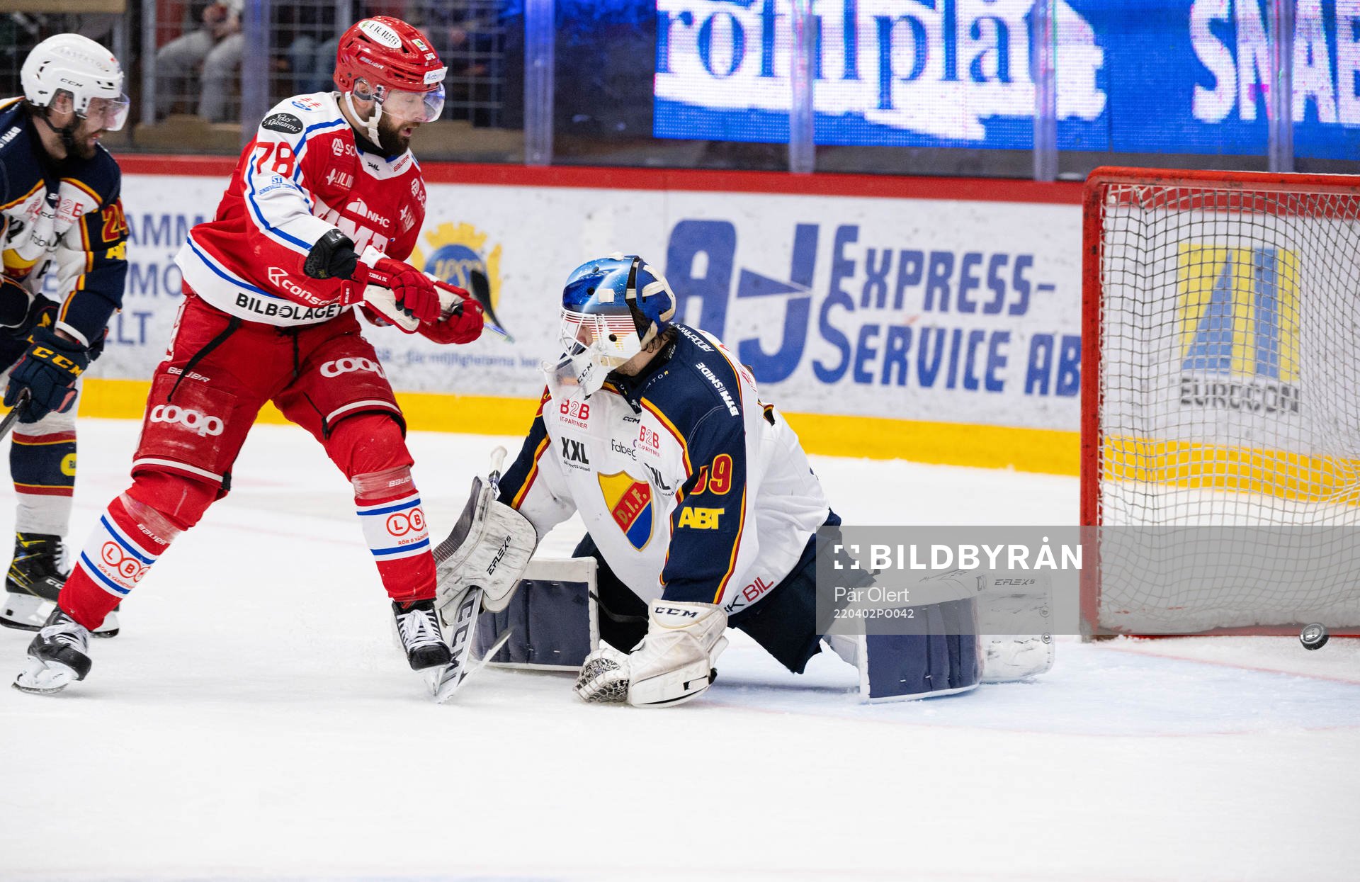 Timrås Robin Hanzl gör 1-0 bakom Djurgårdens målvakt