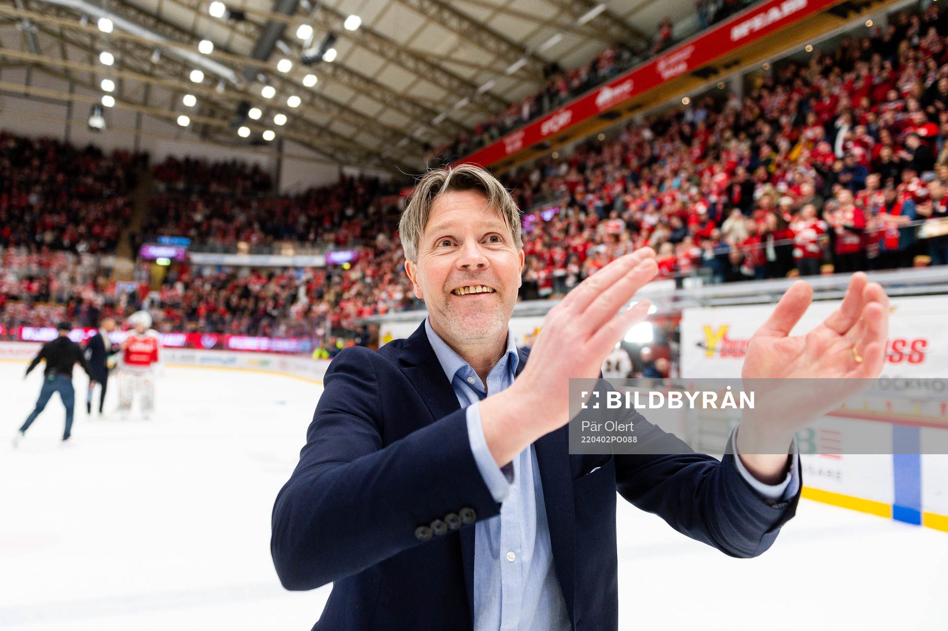 Timrås tränare Anders Karlsson jublar
