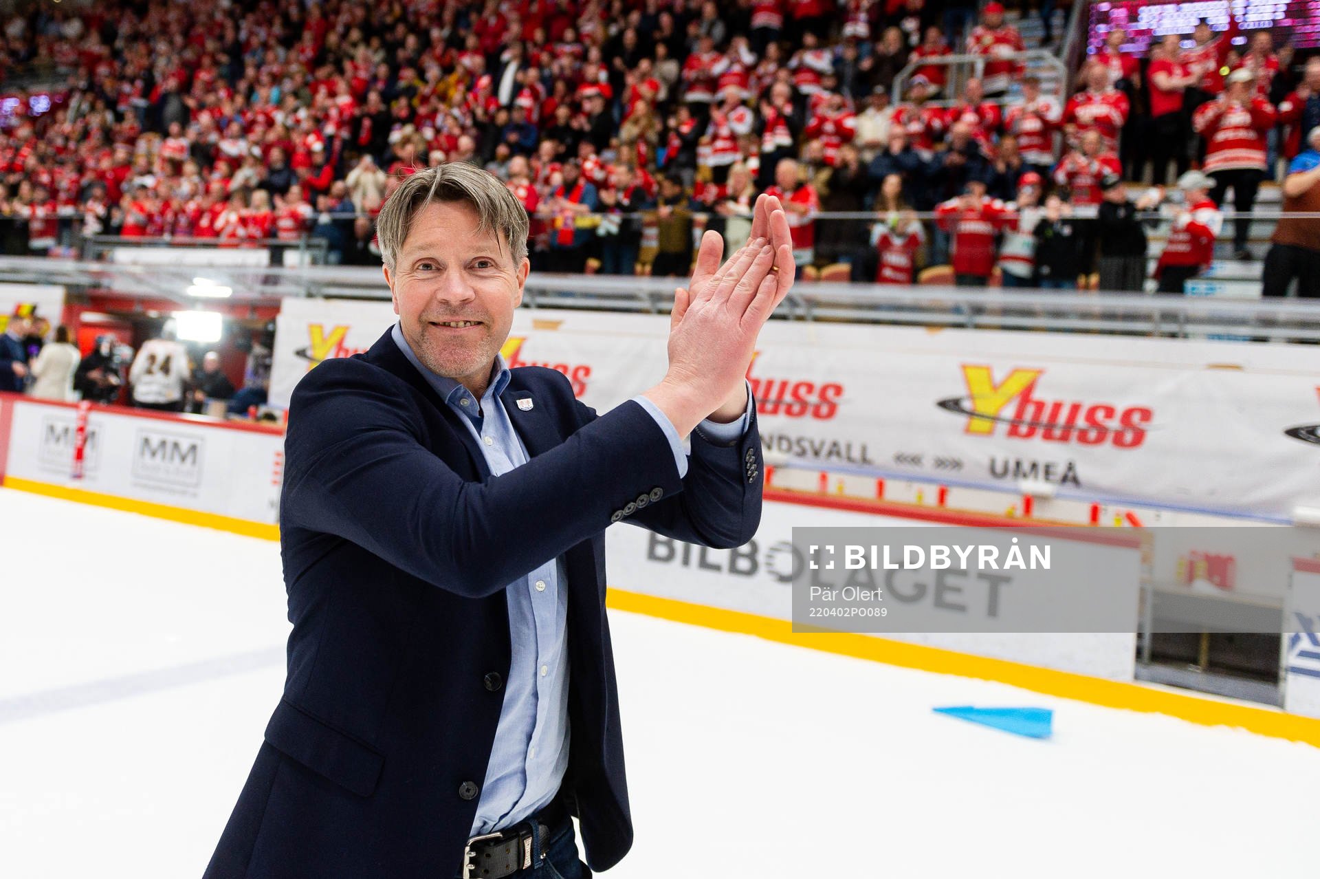 Timrås tränare Anders Karlsson jublar
