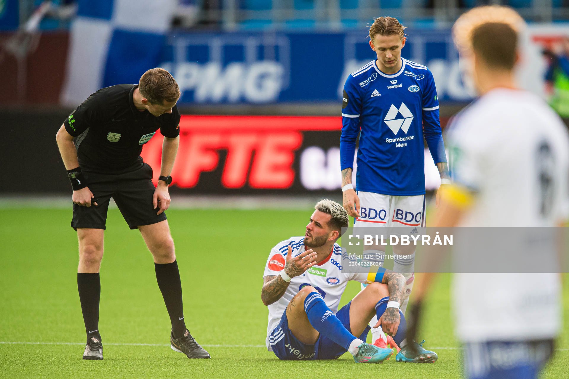 Aron Leonard Dønnum of Vålerenga reacts