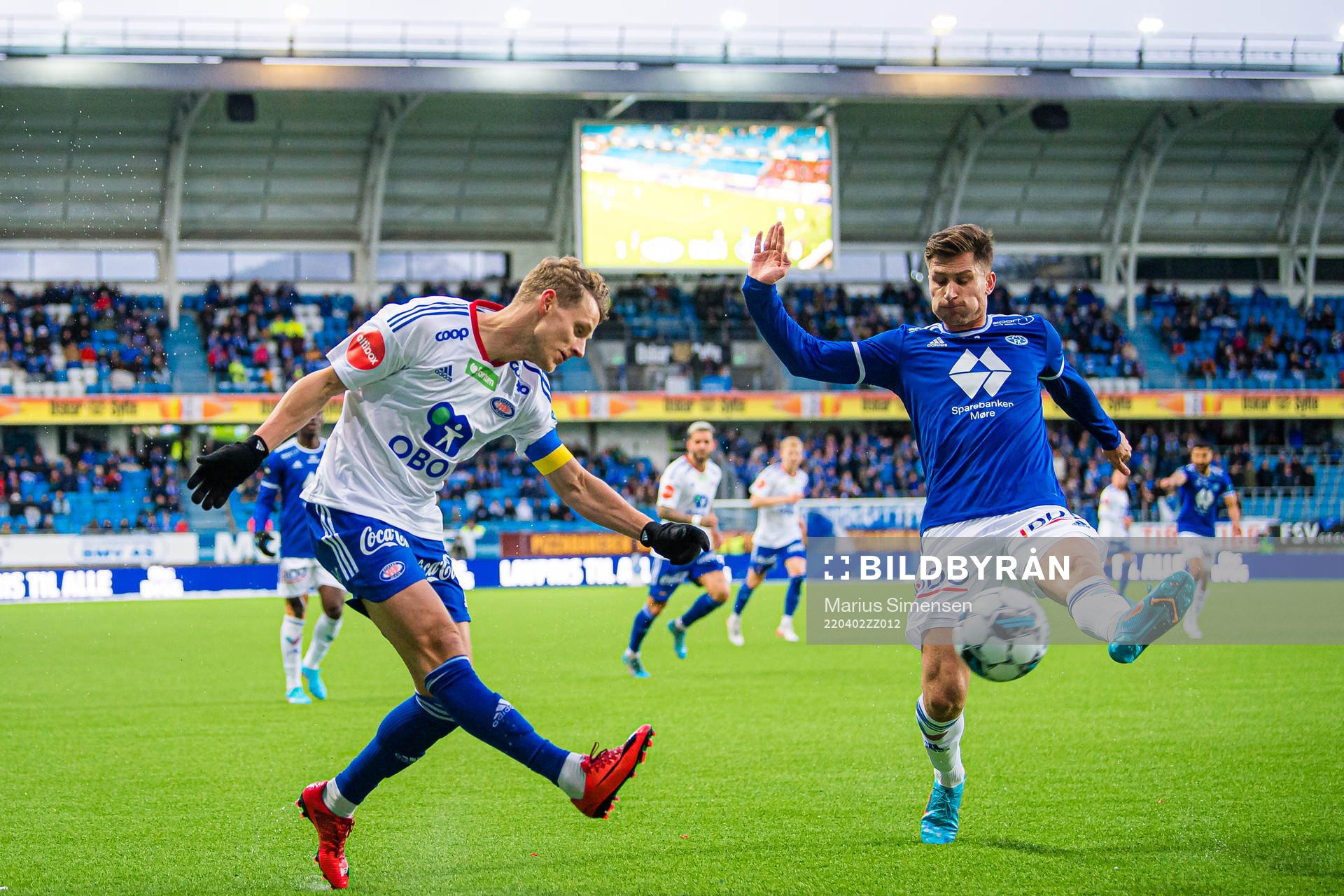 Vegar Eggen Hedenstad of Vålerenga and Kristoffer Haugen
