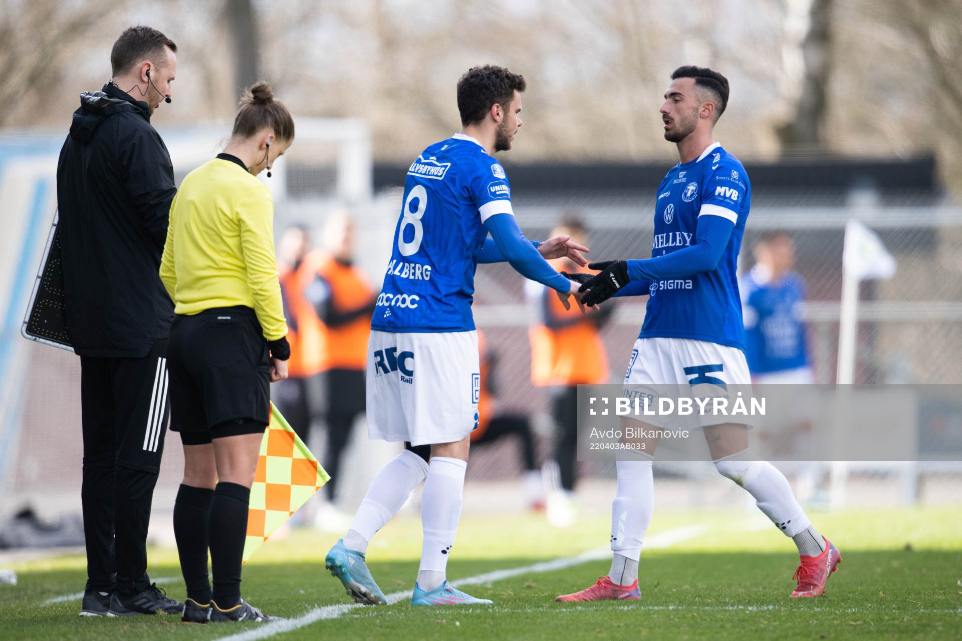 Trelleborgs Tom Wassholm och Simon Amin under fotbollsmatchen i Superettan mellan Trelleborg och Utsikten den 3 april 2022 i Trelleborg.