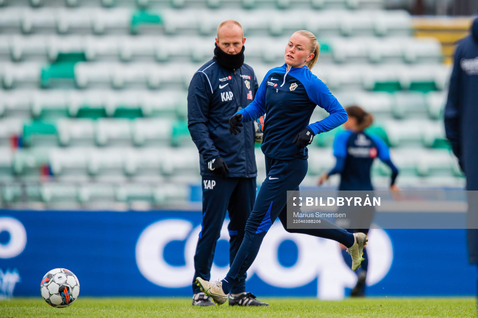 Zara Katarina Jönsson of Stabæk warms up