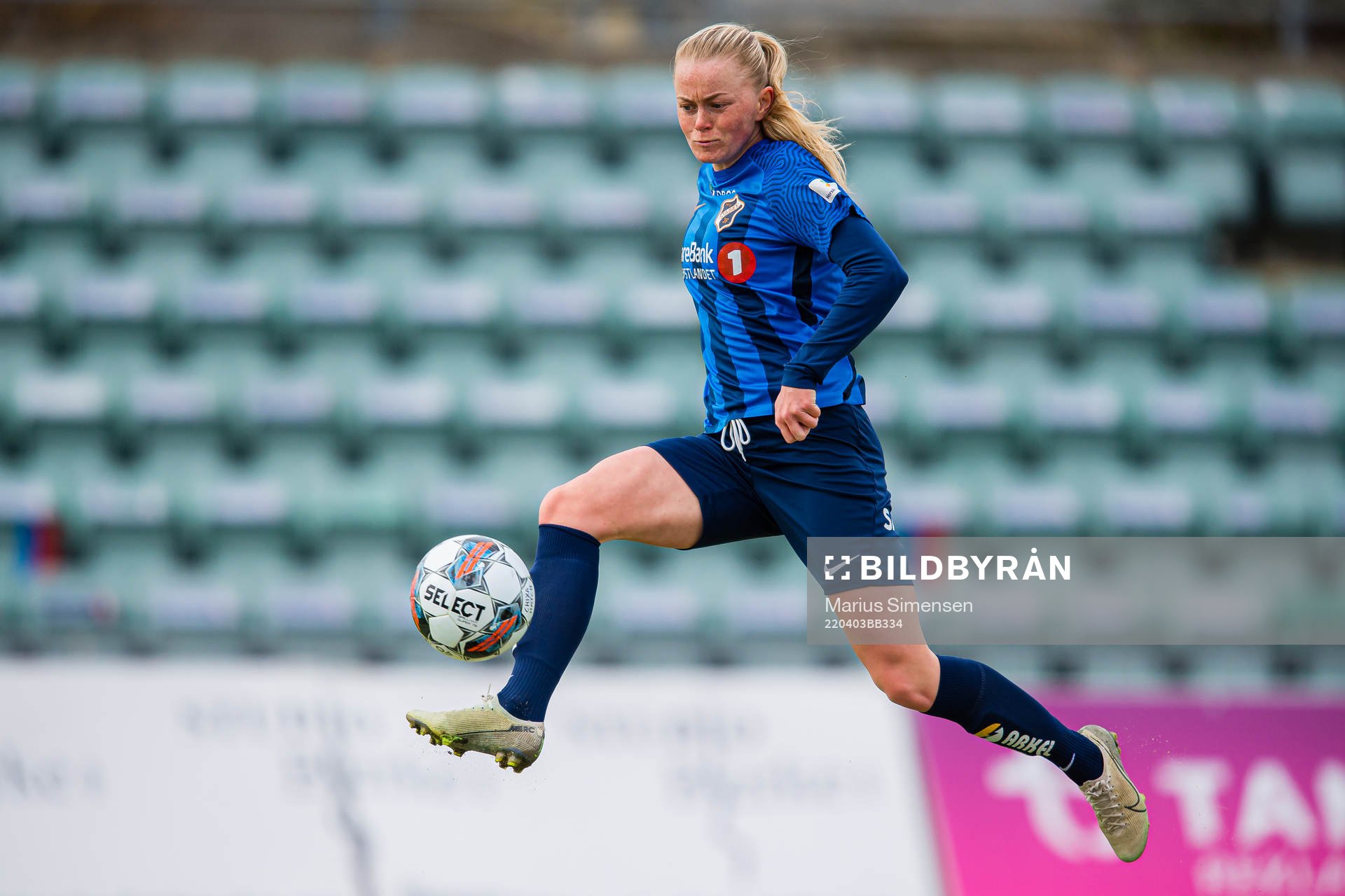 Zara Katarina Jönsson of Stabæk misses a chance to score