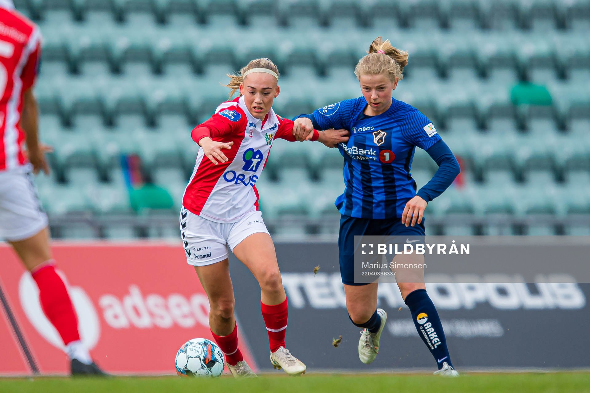 Julie Aune Jorde of Lyn and Justine Kvaleng Kielland of Stabæk during the Toppserien football match between Stabæk and Lyn on April 3, 2022 in Bekkestua.