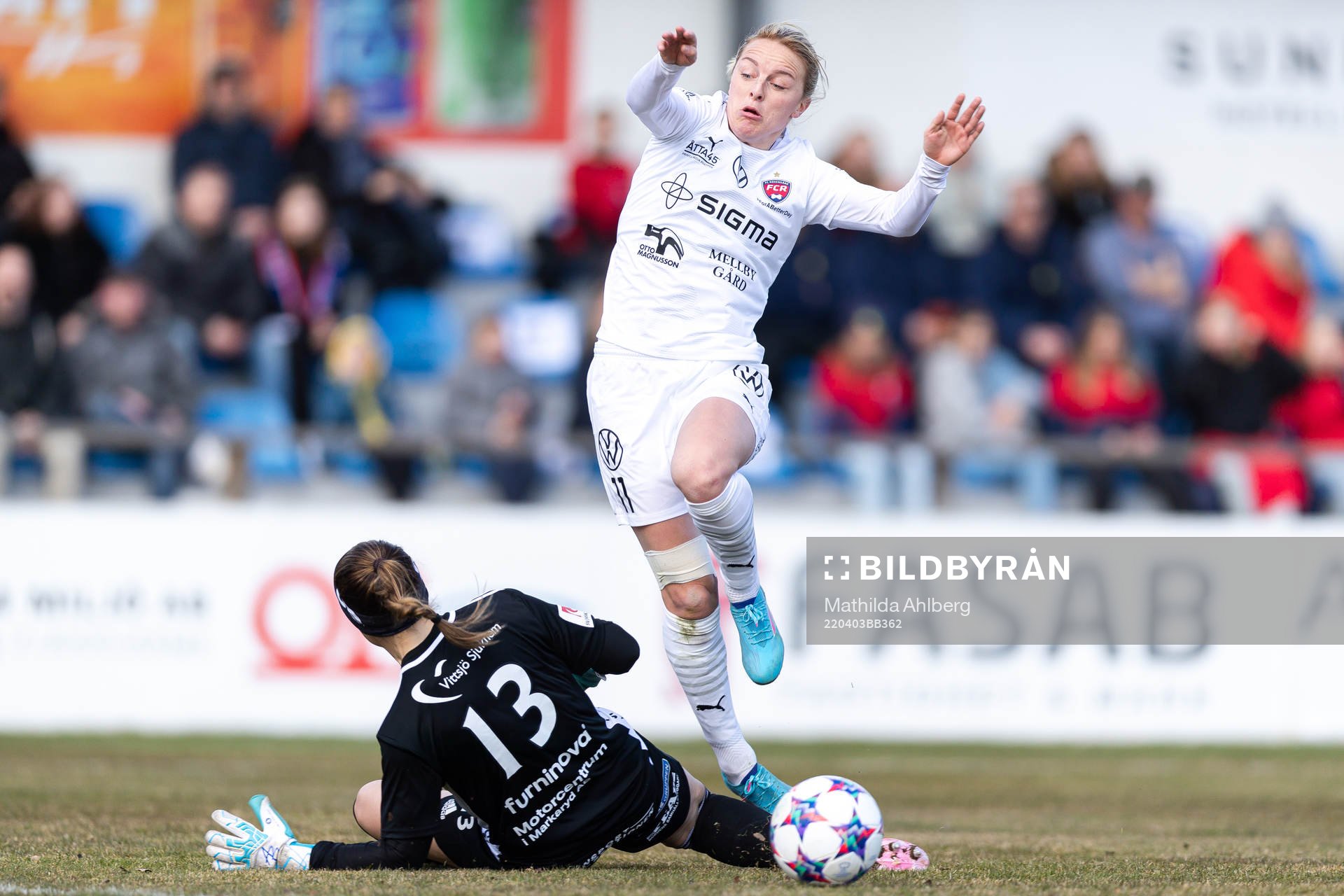 Vittsjös målvakt Sabrina D`Angelo och Rosengårds Mimmi