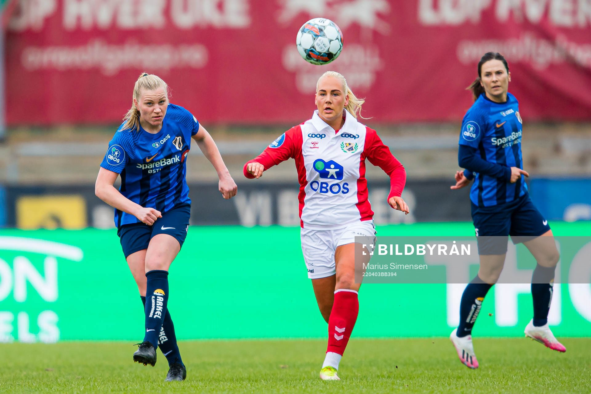 Linn Huseby of Stabæk and Cathinka Friis Tandberg of Lyn