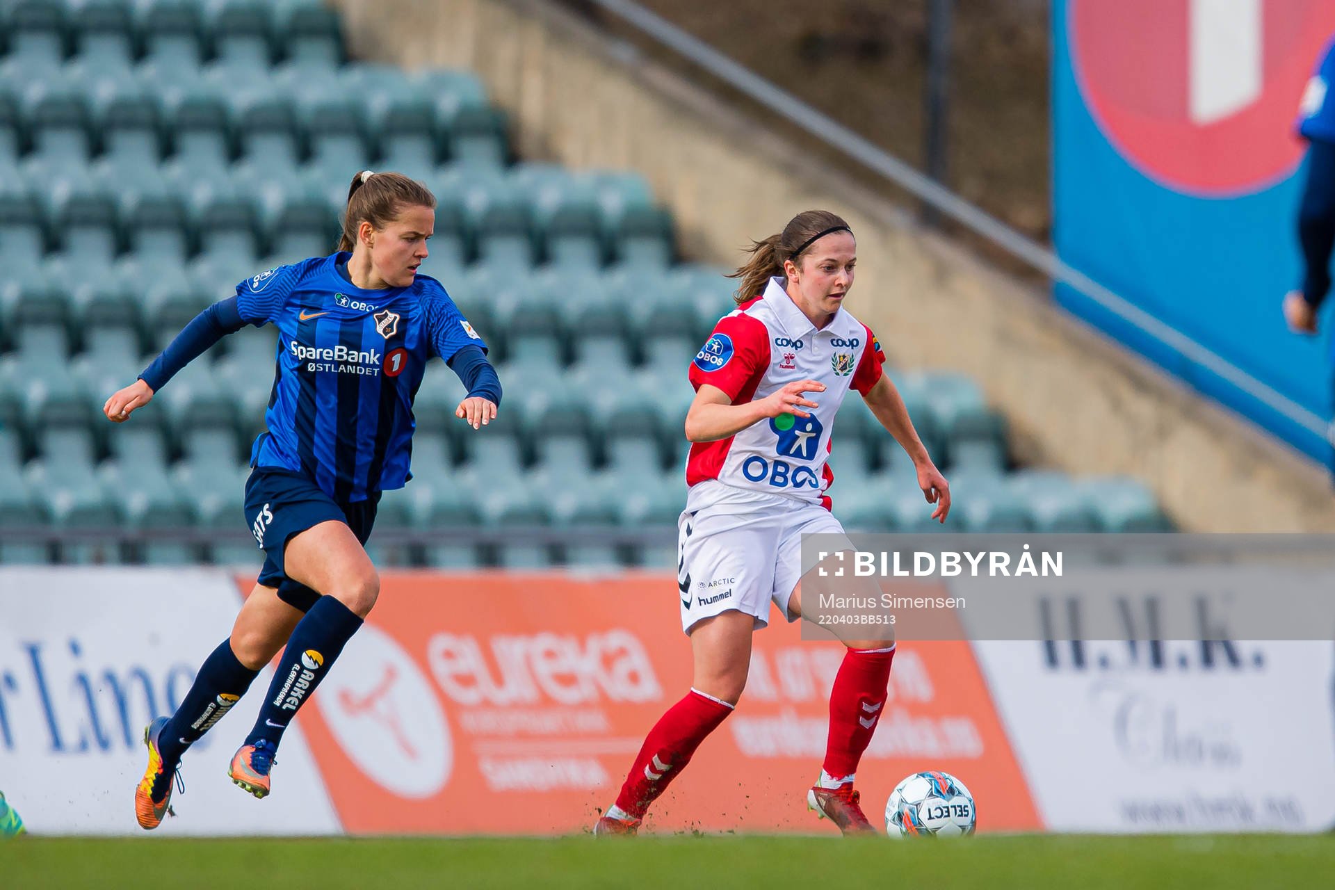 Iris Omarsdottir of Stabæk and Selma Ørstavik Hernes of