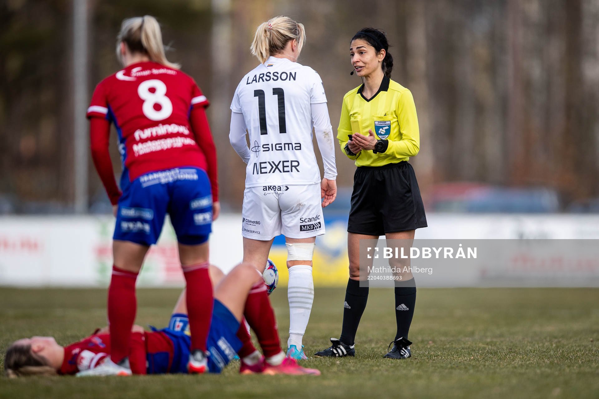 Domare Maral Mirzai Beni i diskussion med Rosengårds Mimmi