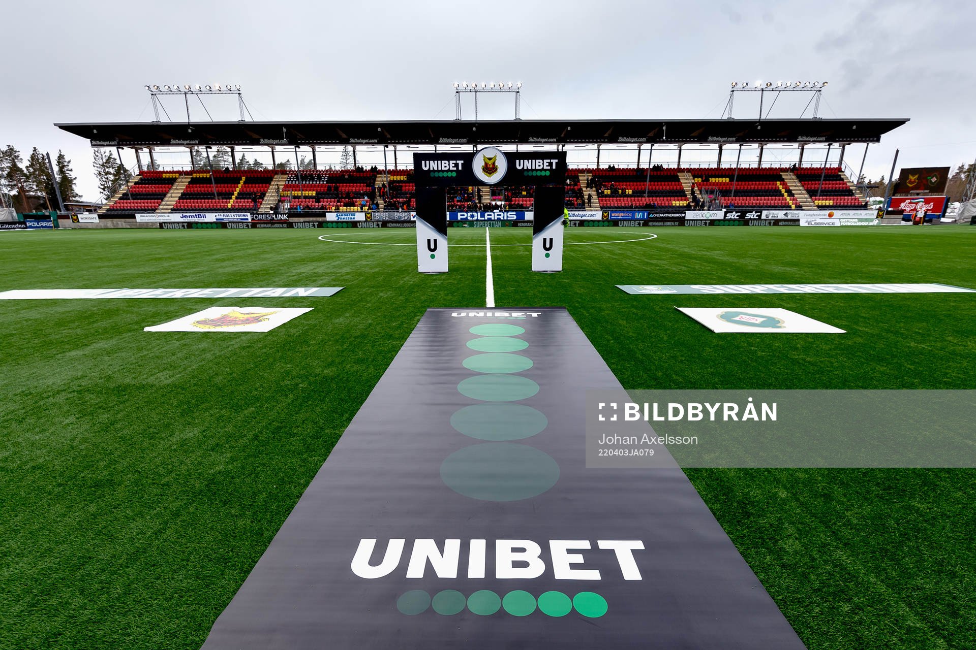 Unibets logo inför fotbollsmatchen i Superettan mellan Östersund och Skövde den 3 april 2022 i Östersund. 