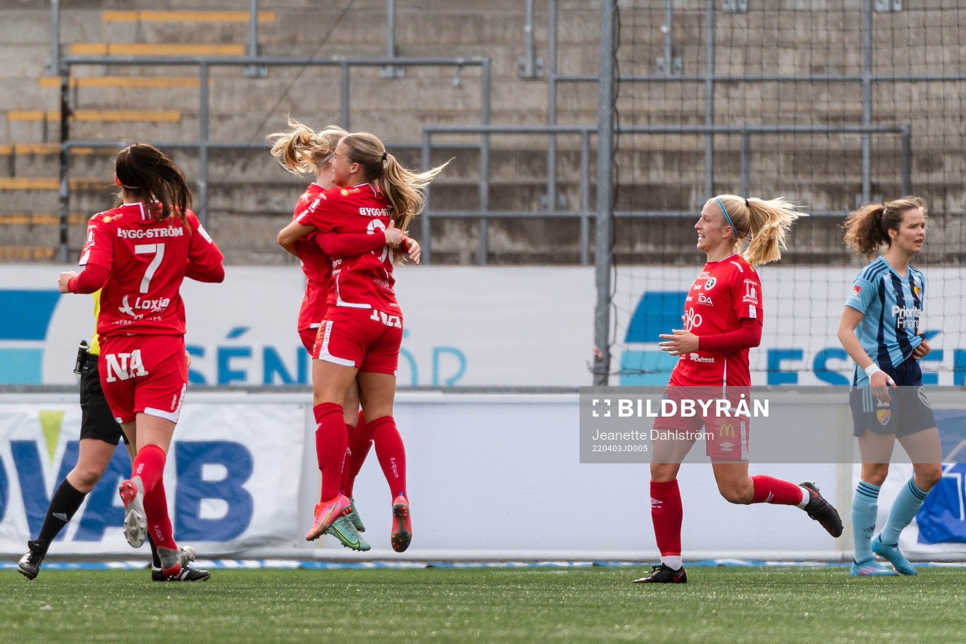 Örebros Anna Rantanen jublar