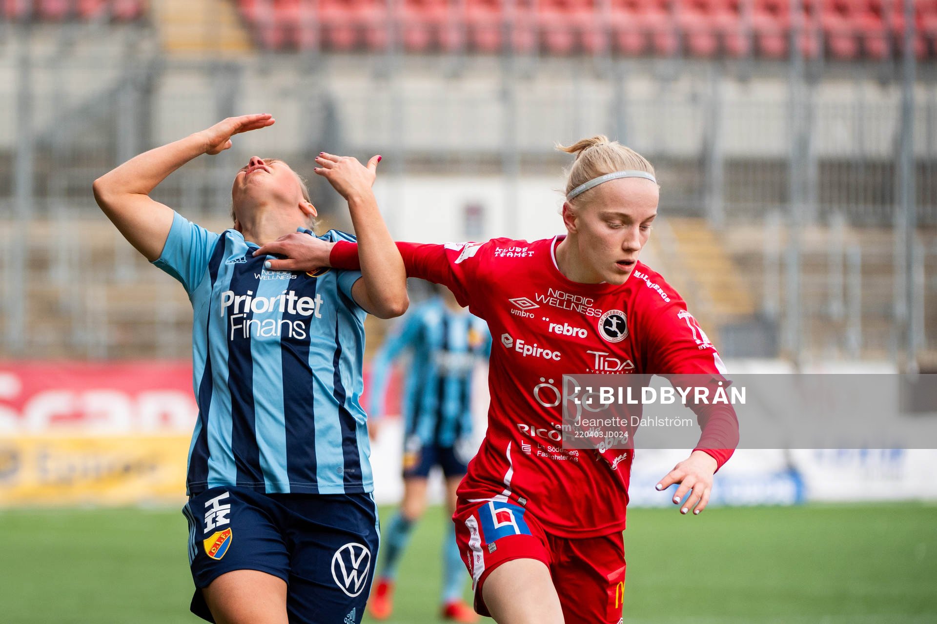 Djurgårdens Tove Almqvist och Örebros Anna Sandberg