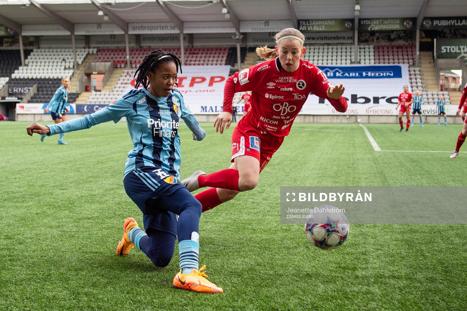 Djurgårdens Linda Maserame Motlhalo och Örebros Elsa