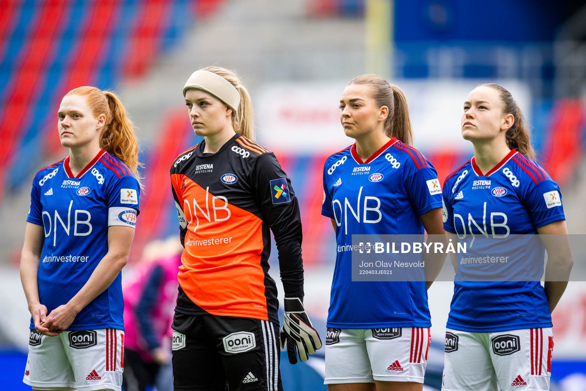 Stine Ballisager Pedersen, goalkeeper Guro Pettersen, Malin