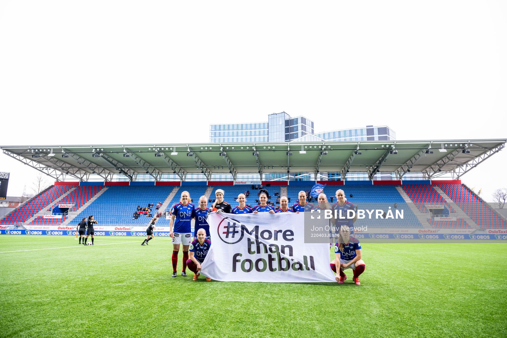 Players of Vålerenga pose for a team photo