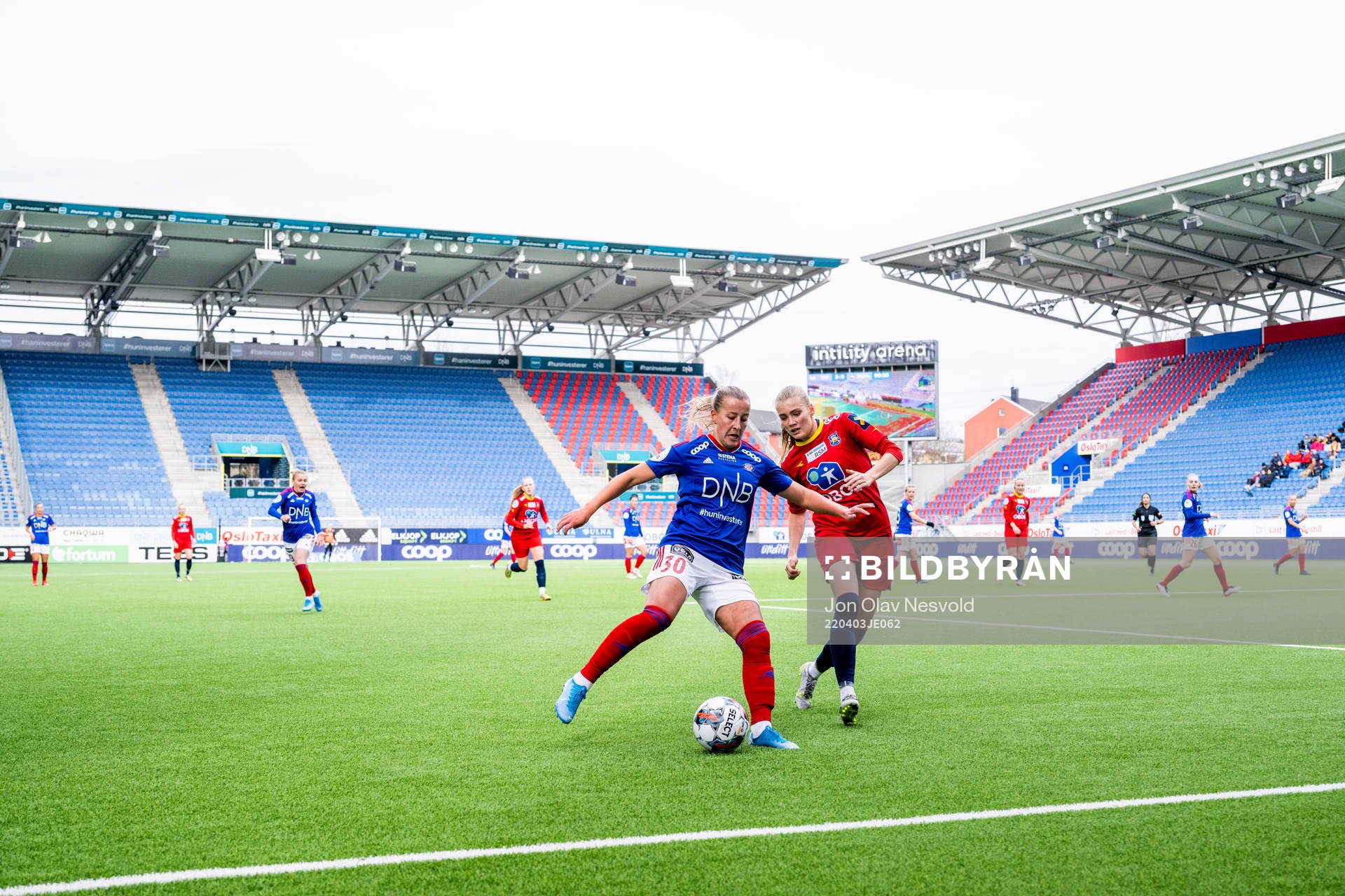 Stine Nybø Brekken of Vålerenga and Oline Brekke Fuglem
