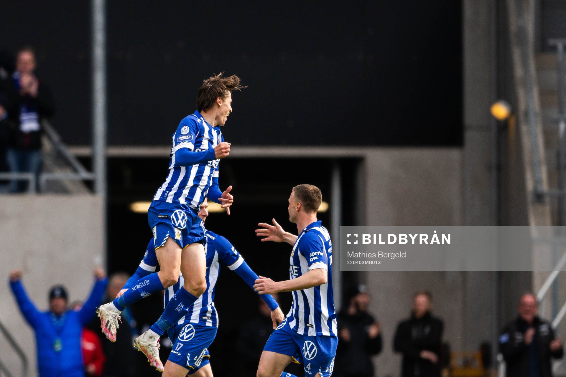 IFK Göteborgs Simon Thern jublar efter 1-0 under fotbollsmatchen i Allsvenskan mellan IFK Göteborg och Värnamo den 3 april 2022 i Göteborg.