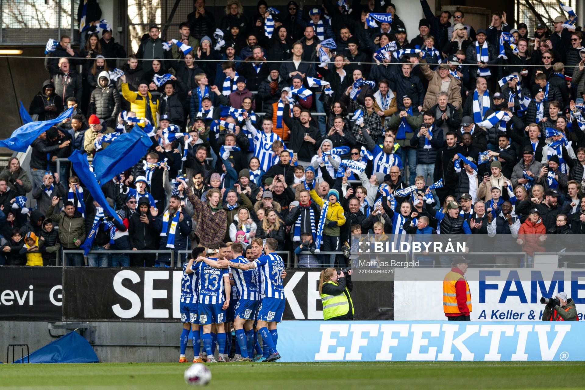 IFK Göteborgs spelare jublar efter 2-1 av Marcus Berg under fotbollsmatchen i Allsvenskan mellan IFK Göteborg och Värnamo den 3 april 2022 i Göteborg.