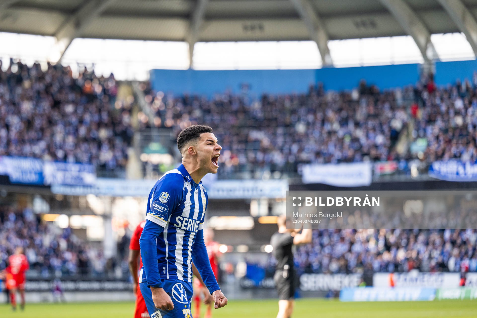 IFK Göteborgs Alexander Jallow jublar på slutsignalen