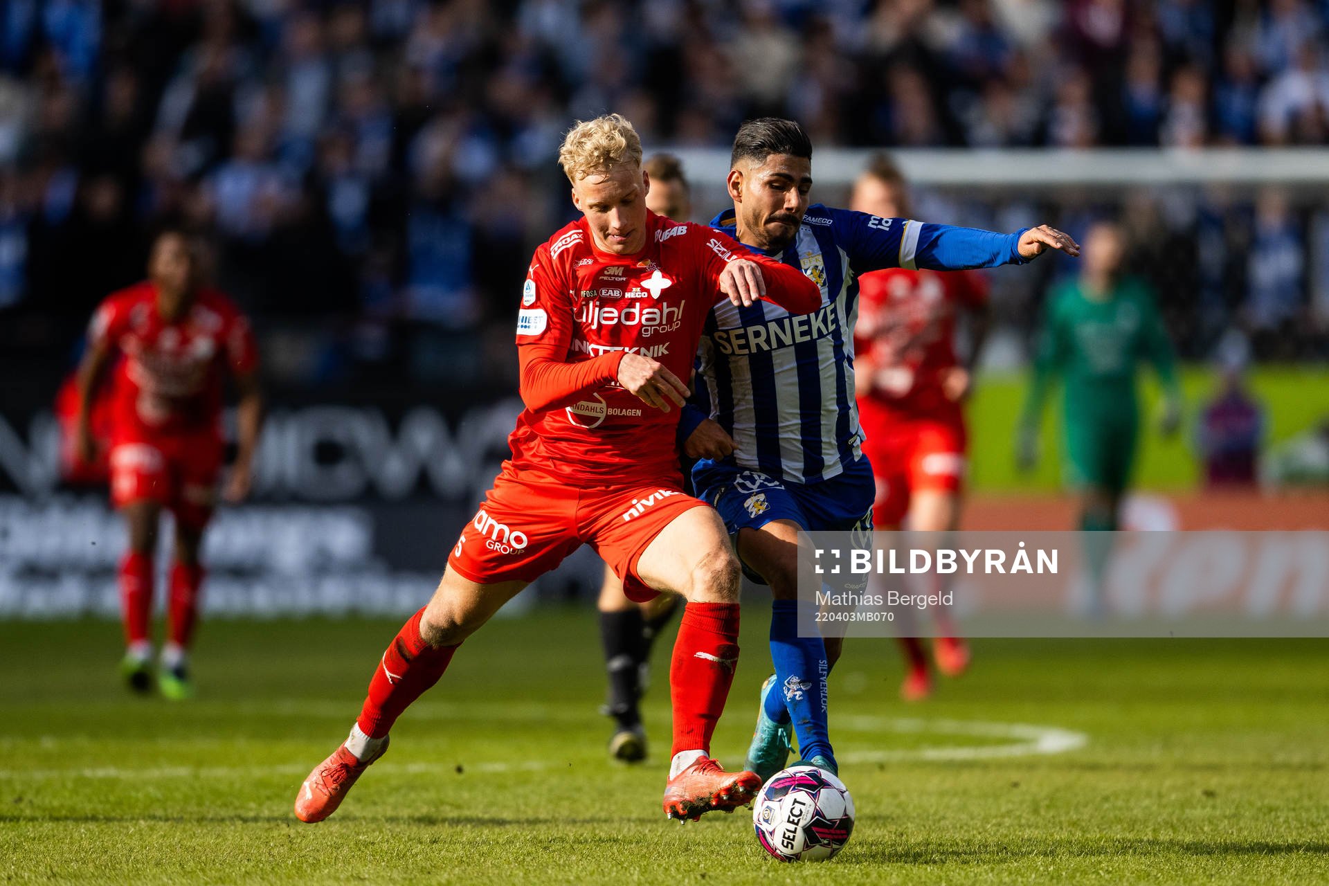 Värnamos Victor Larsson och IFK Göteborgs Hosam Aiesh
