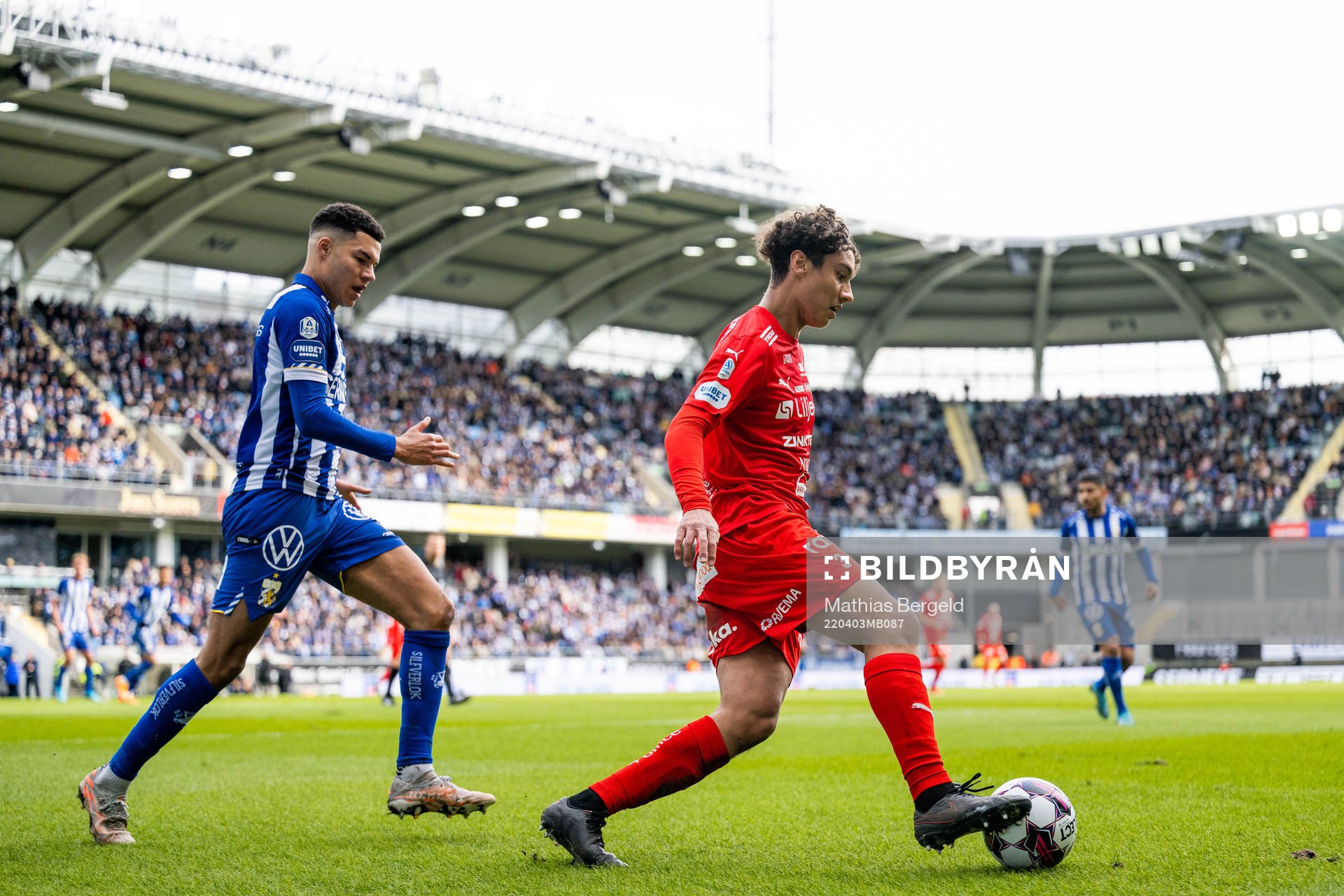 IFK Göteborgs Alexander Jallow och Värnamos Robin Tihi