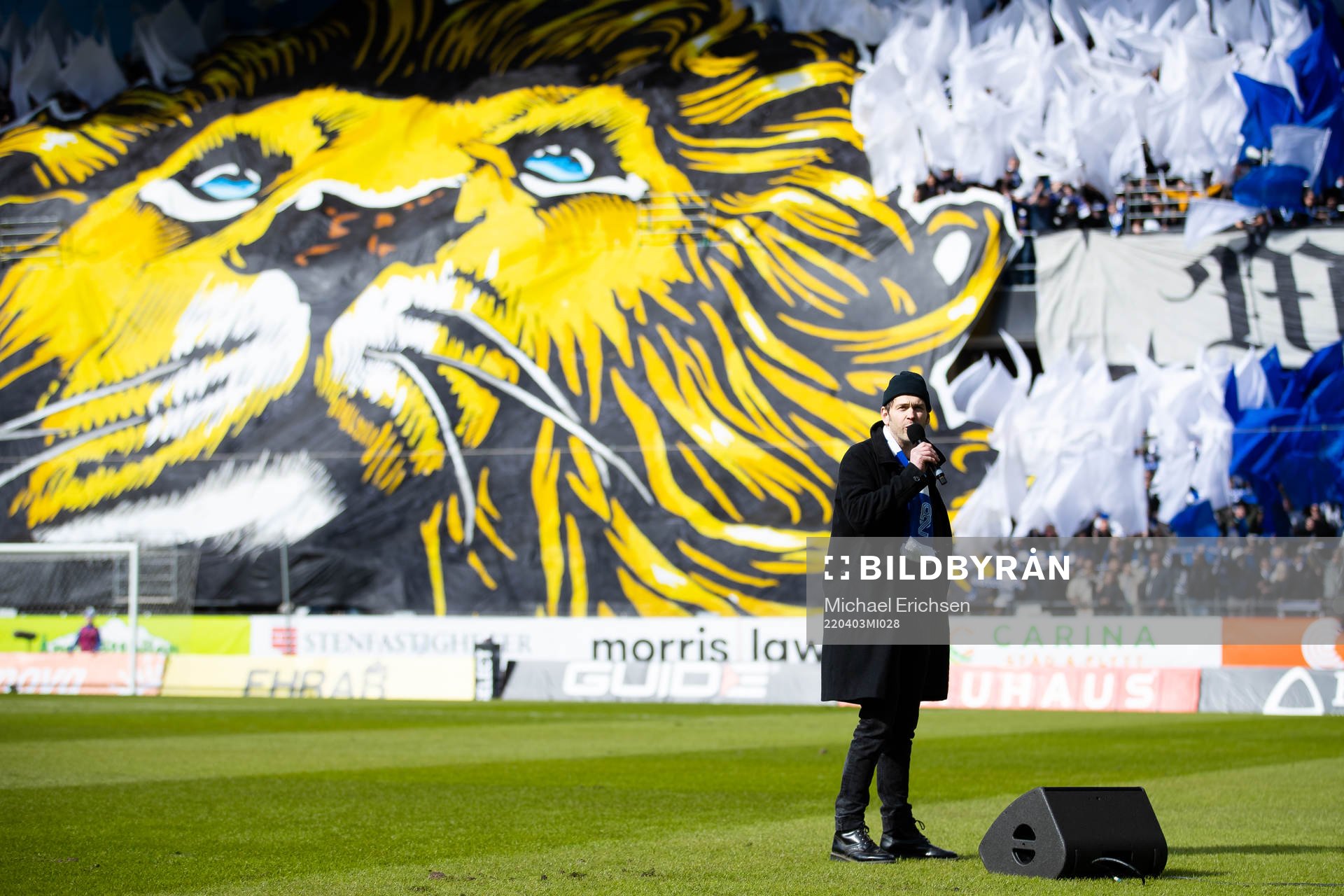 Joel Alme uppträde innan fotbollsmatchen i Allsvenskan