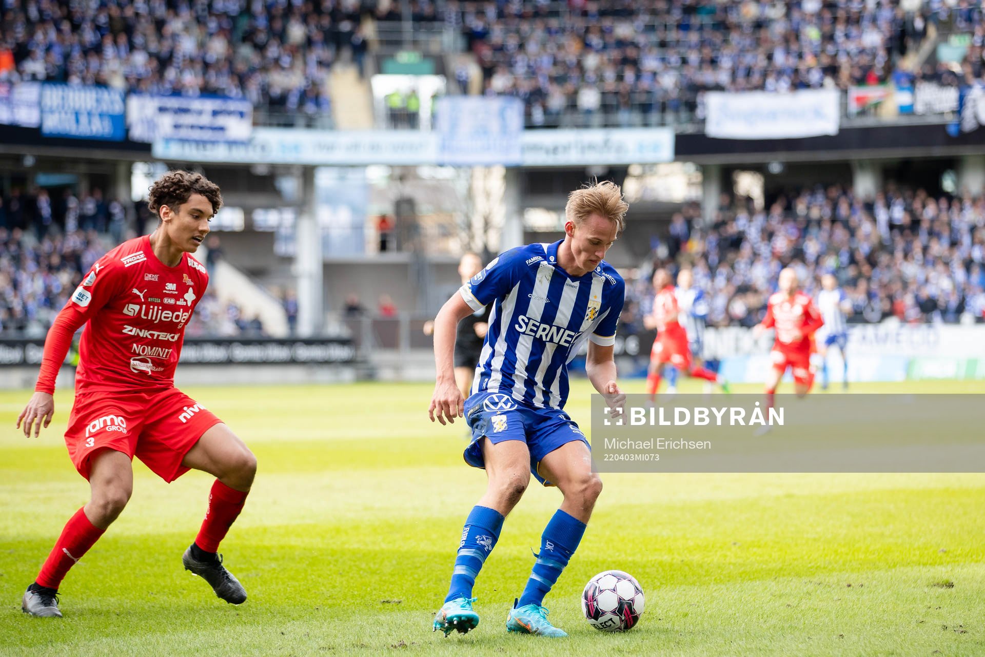 Värnamos Robin Tihi och IFK Göteborgs Oscar Vilhelmsson