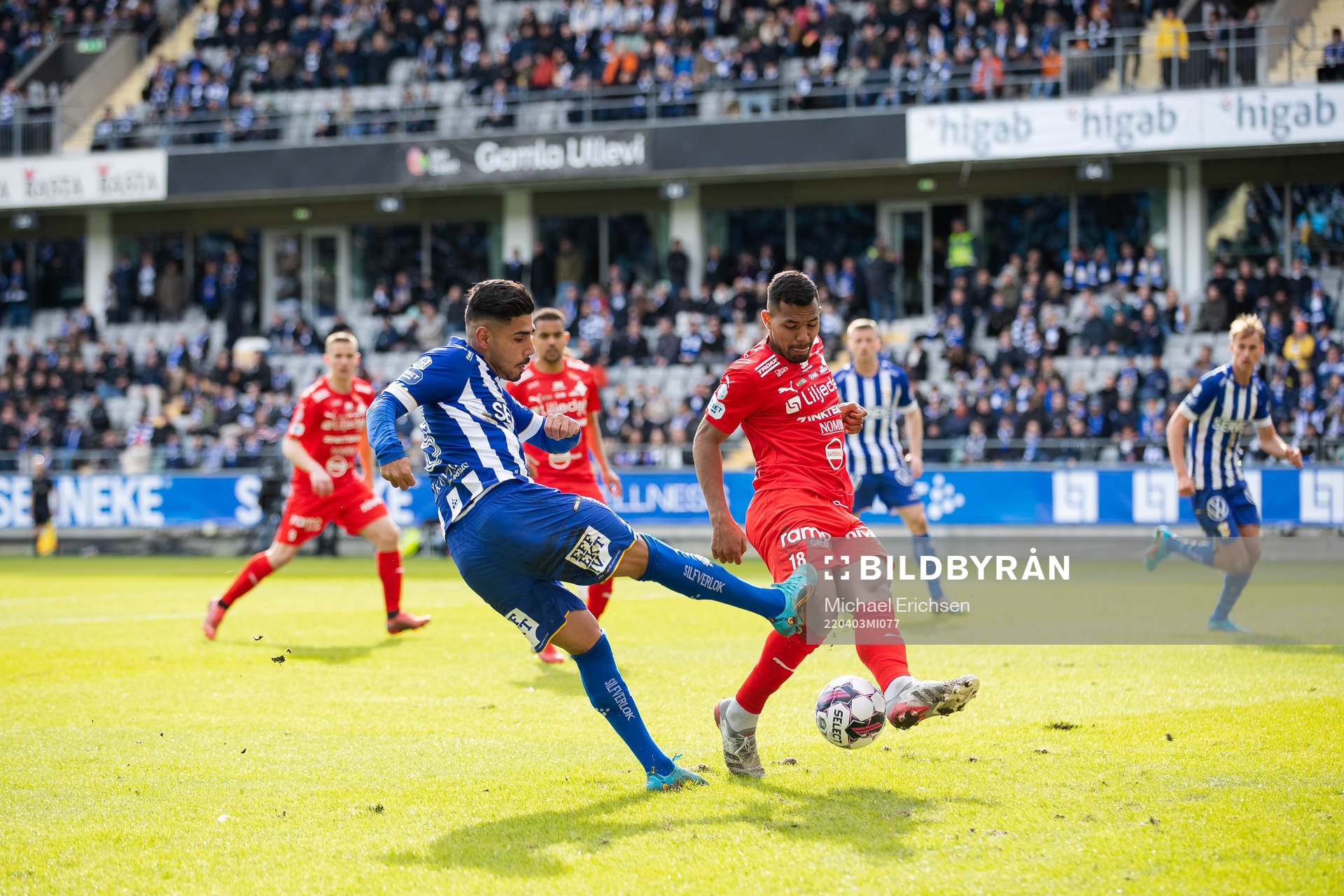 IFK Göteborgs Hosam Aiesh och Värnamos Wenderson Oliveira