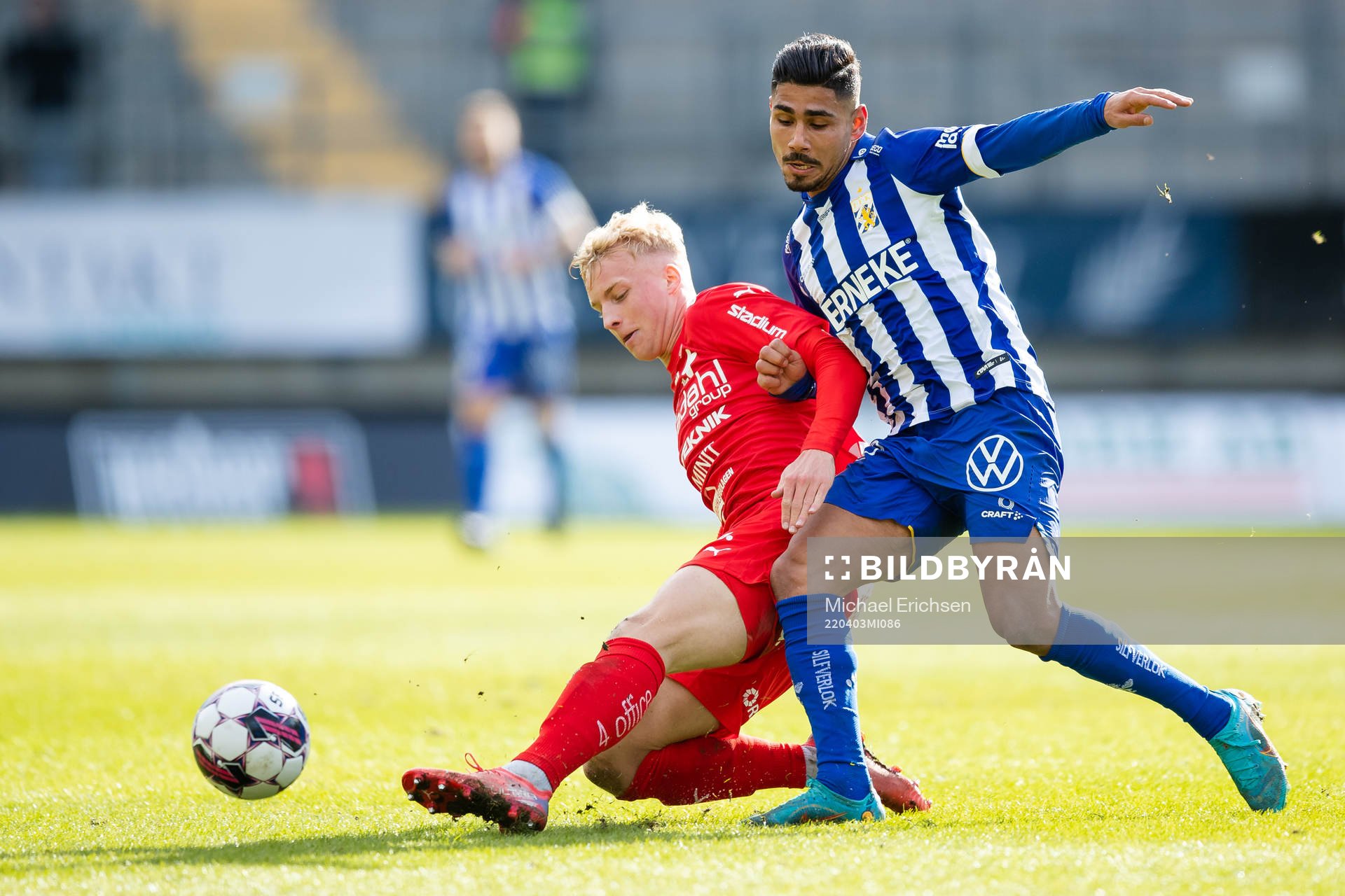 Värnamos Victor Larsson och IFK Göteborgs Hosam Aiesh