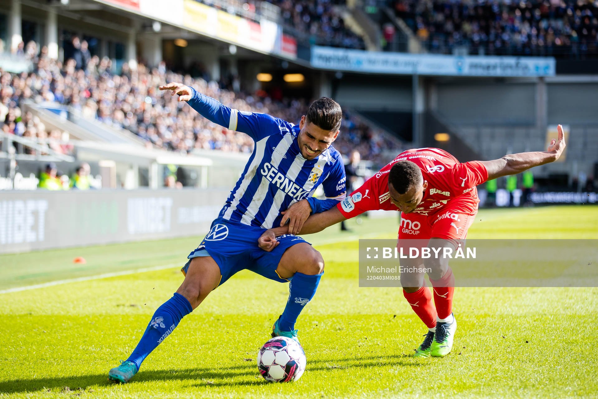 IFK Göteborgs Hosam Aiesh och Värnamos Wenderson Oliveira