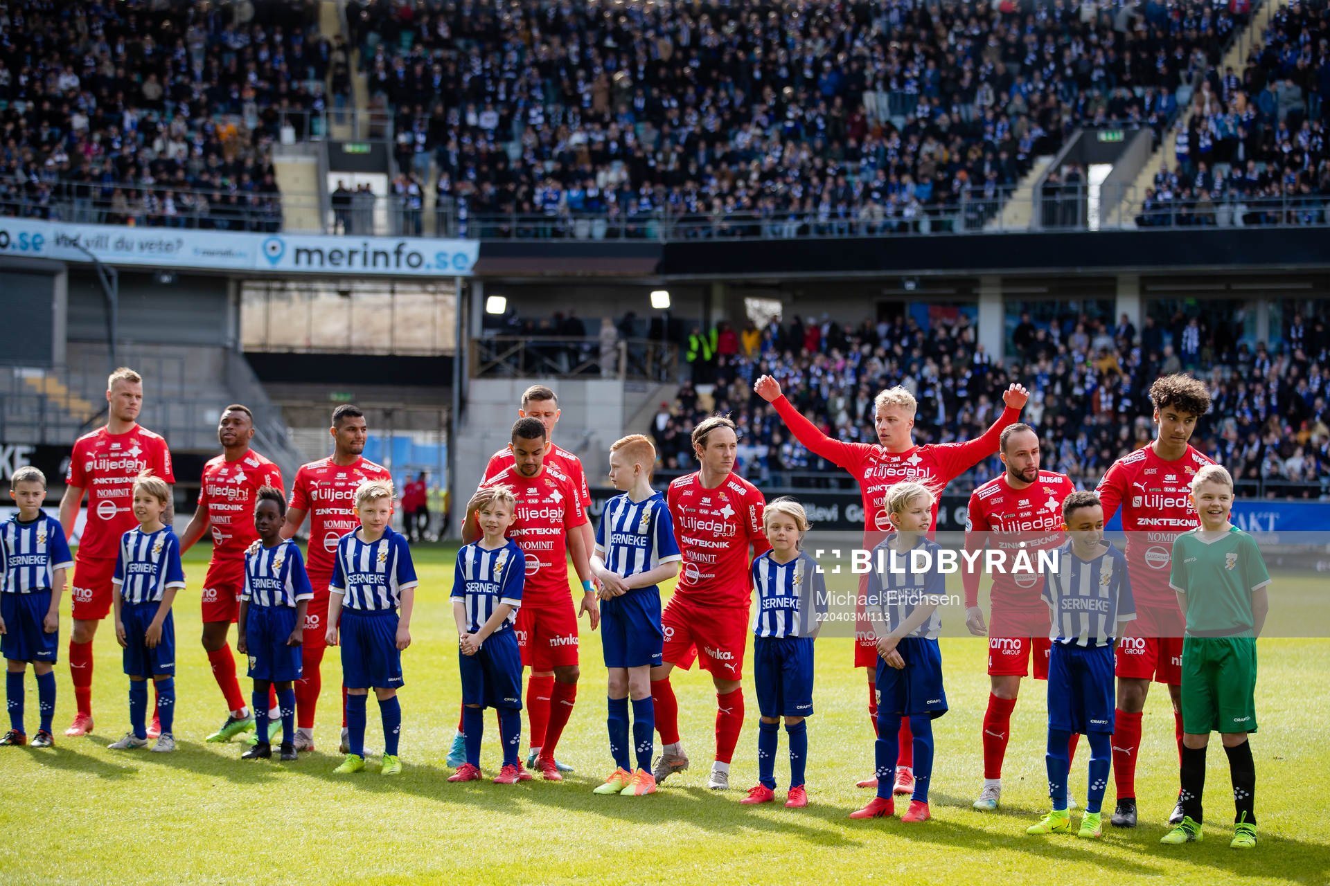 Värnamo på line up innan fotbollsmatchen i Allsvenskan