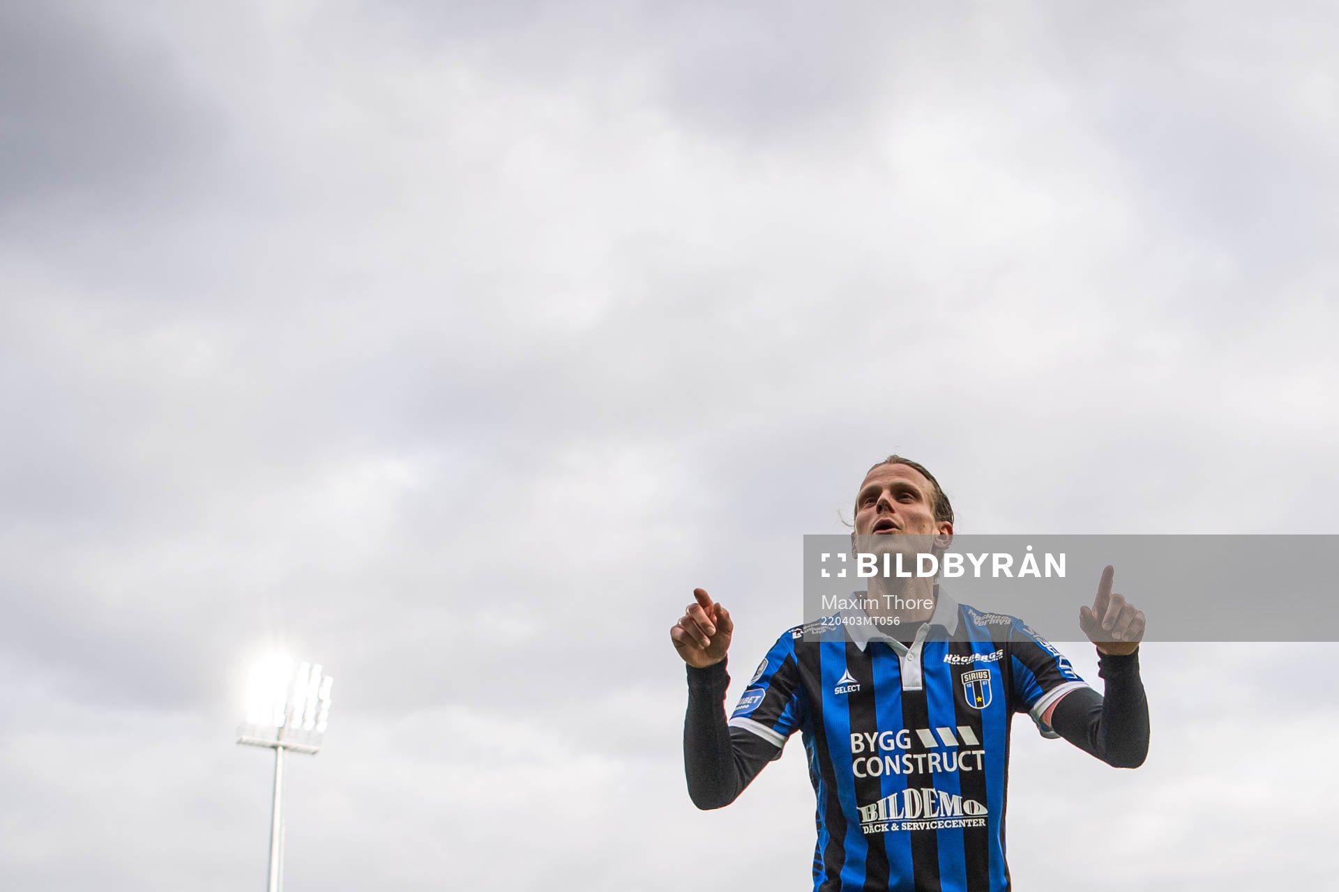 Sirius Tim Björkström jublar efter fotbollsmatchen i Allsvenskan mellan Sirius och GIF Sundsvall den 3 april 2022 i Uppsala. 