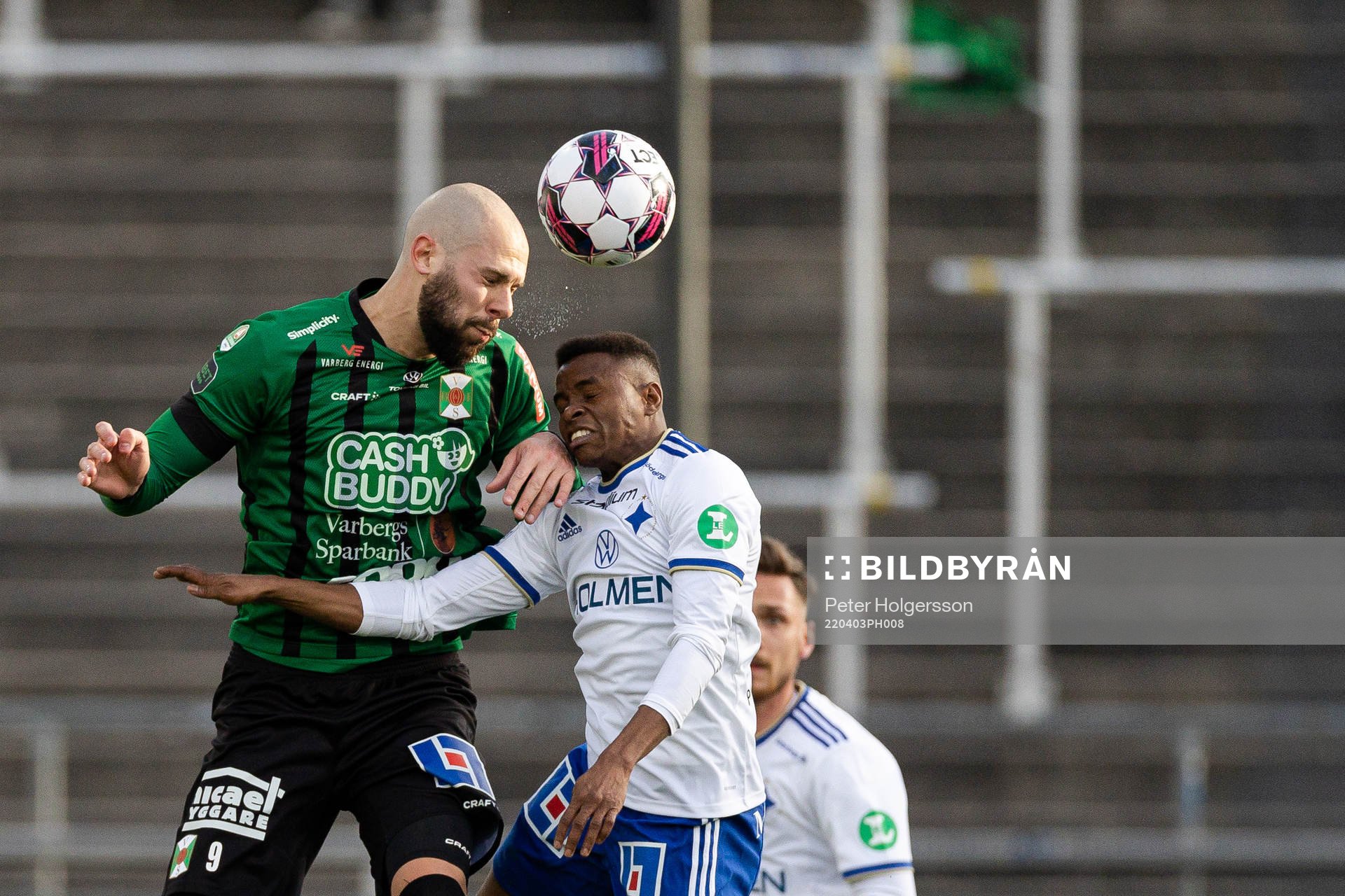 Varbergs Robin Simovic och IFK Norrköpings Abdulrazaq Ishaq