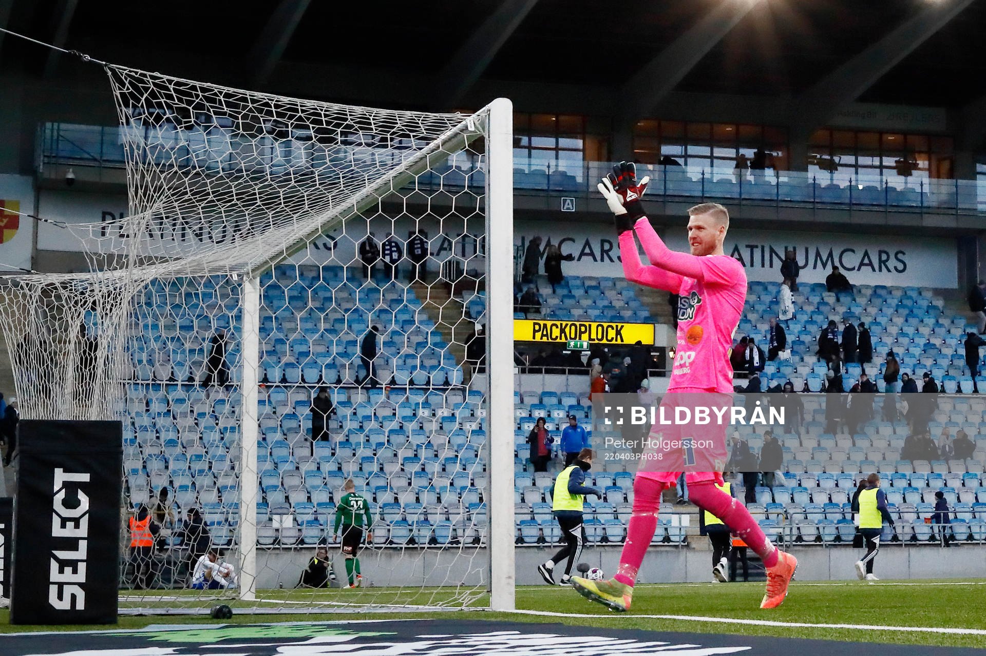 Varbergs målvakt Fredrik Andersson jublar